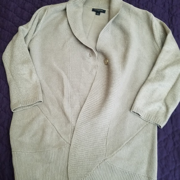 Beautiful Oatmeal/gold 3/4 sleeve sweater... - Picture 3 of 3